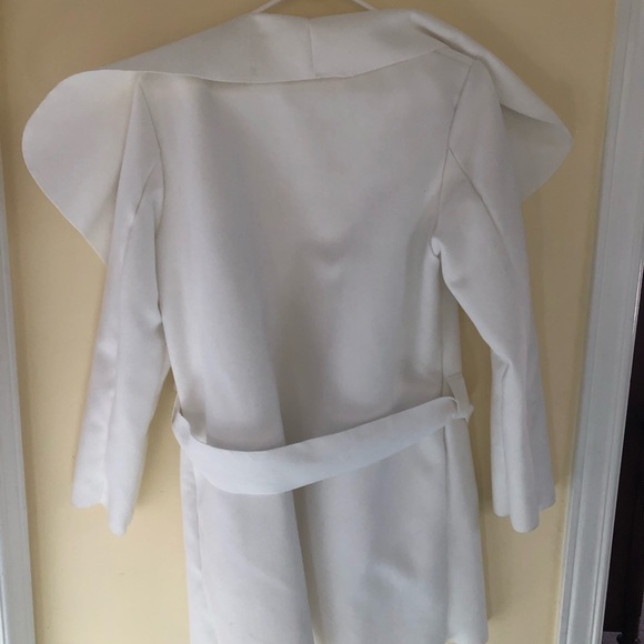 Fashionable white Italian coat - Picture 3 of 3